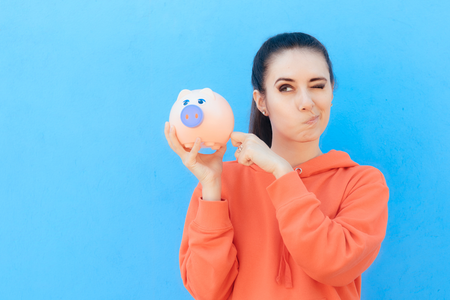 Hoe kun je het beste geld sparen als student?