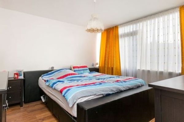 Room De Constant Rebecquestraat in Den Haag