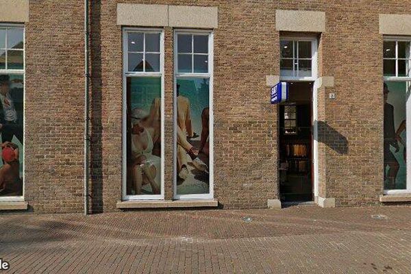 Apartment Burgemeester van Nispen van Sevenaerstraat in Laren (NH)