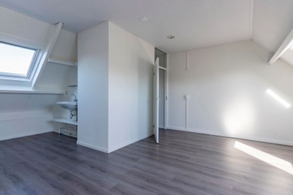 Kamer Naritaweg in Amsterdam
