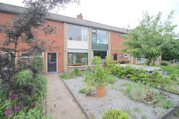 Huurwoning - Taxusstraat/Dorst (€1600.00/100.00m2)