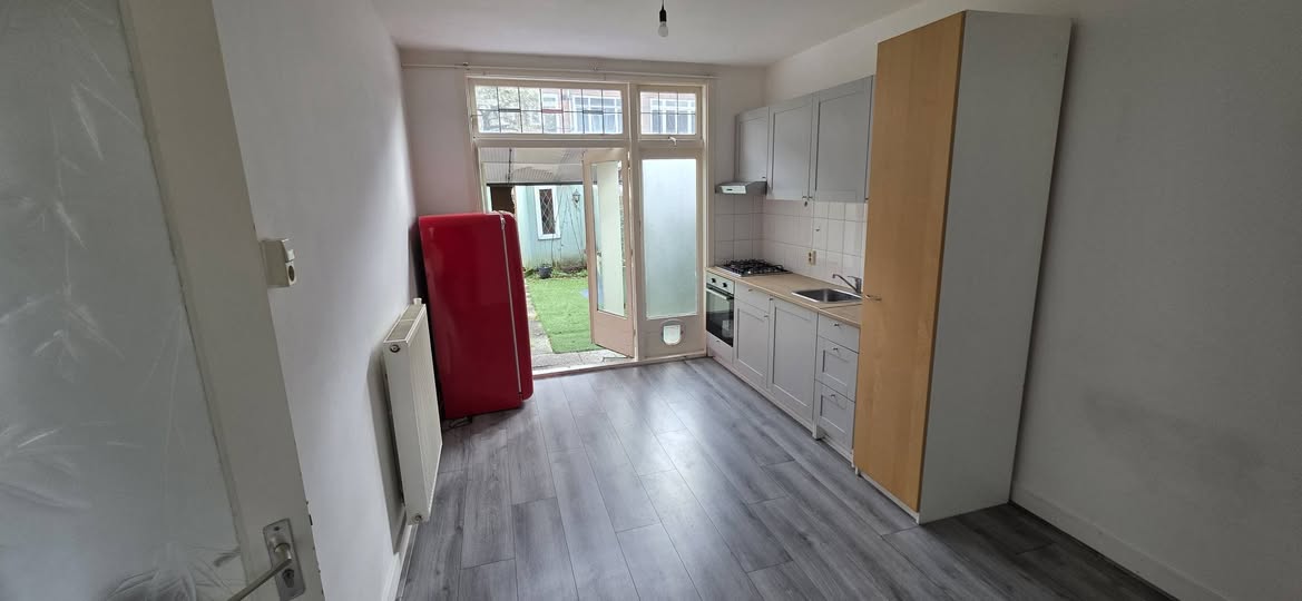 Kamer - Near Zuid-plein/Rotterdam (€700.00/10.00m2)