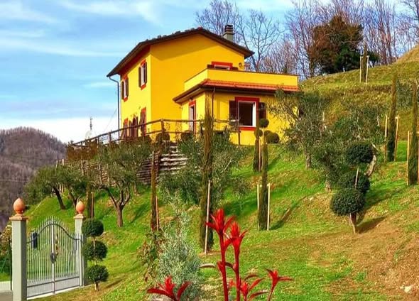 Huurwoning - Villa Poggio Fivizzano, Toscana Lunigiana/Amsterdam (€295000.00/120.00m2)