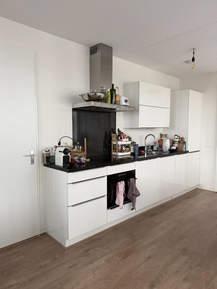 Kamer - End of Westerpark (WesterparkWest Basil building)/Amsterdam (€1100.00/10.00m2)