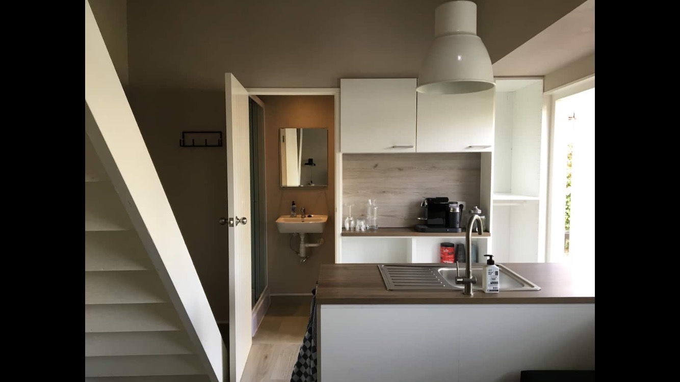 Studio - Noordeinde/Roelofarendsveen (€1075.00/25.00m2)