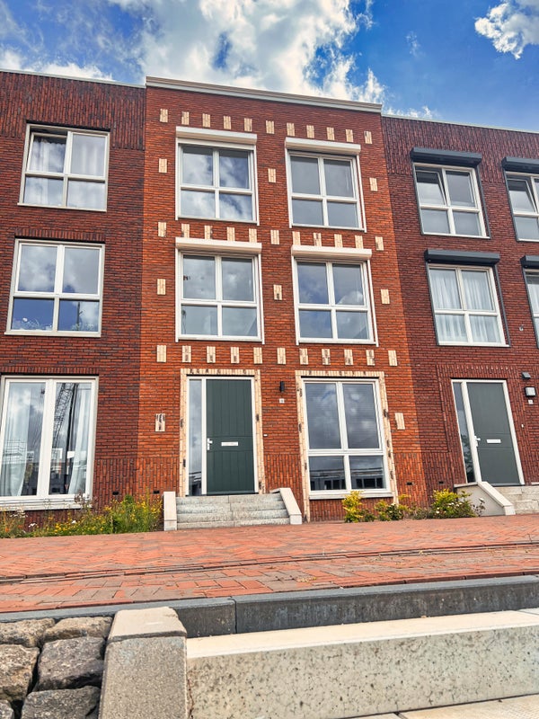 Huurwoning - Sluiskade/Spijkenisse (€2895.00/185.00m2)