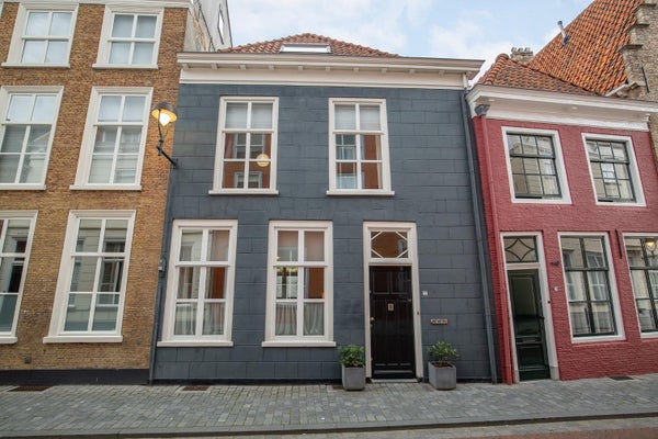 Huurwoning - Blauwehandstraat/Bergen op Zoom (€2050.00/198.00m2)