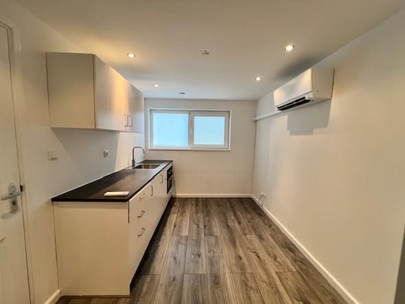 Studio - Hofdijkstraat/Beverwijk (€1000.00/25.00m2)