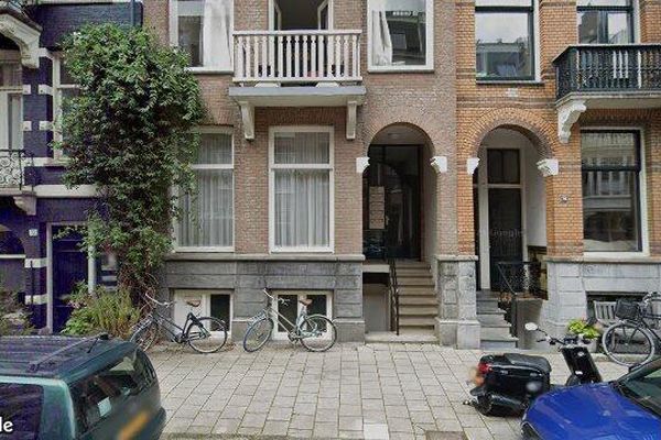 Apartment Van Eeghenstraat in Amsterdam