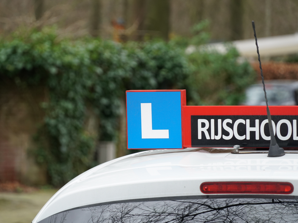 Autorijles, rijexamen en covid, wat zijn de regels? | Kamer.nl