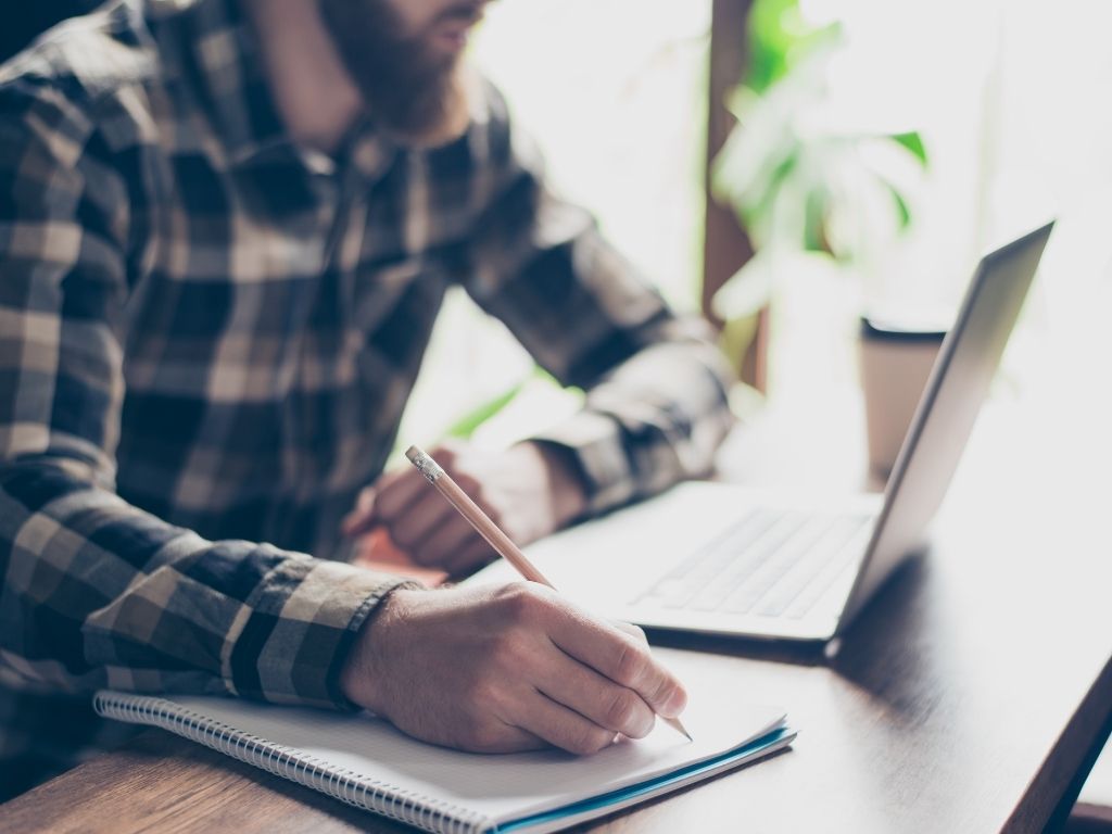 Hoe schrijf je een goed essay voor je studie? | Kamer.nl